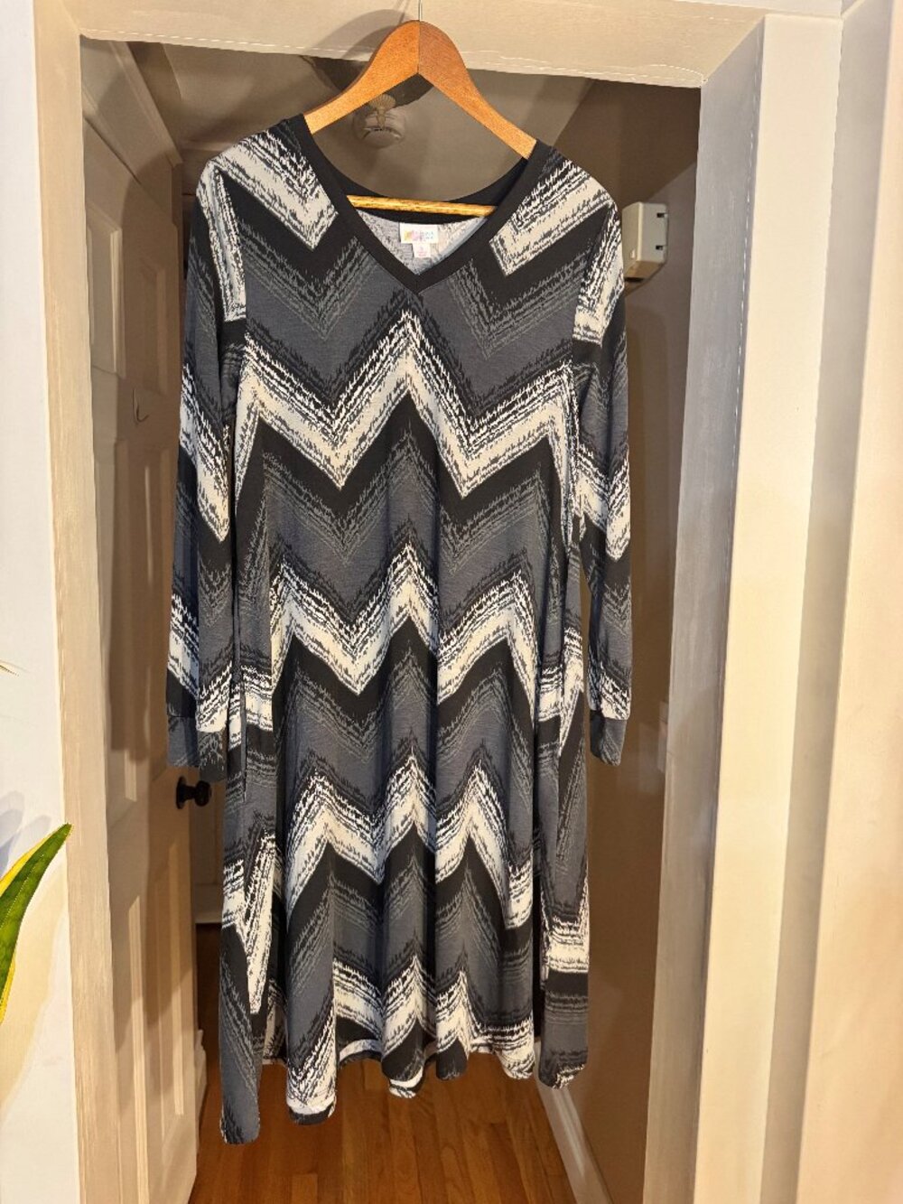 LuLaRoe Chevron Emily Long Sleeve Pocket Dress